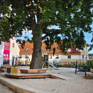 Sanierung und Neugestaltung der Außenanlagen des Kindergartens Hl. Dreifaltigkeit in Amberg