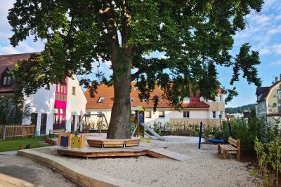 Sanierung und Neugestaltung der Außenanlagen des Kindergartens Hl. Dreifaltigkeit in Amberg