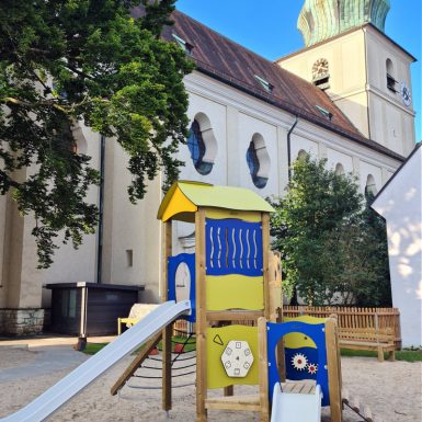 Neugestaltung der Außenanlagen des Kindergartens Hl. Dreifaltigkeit in Amberg