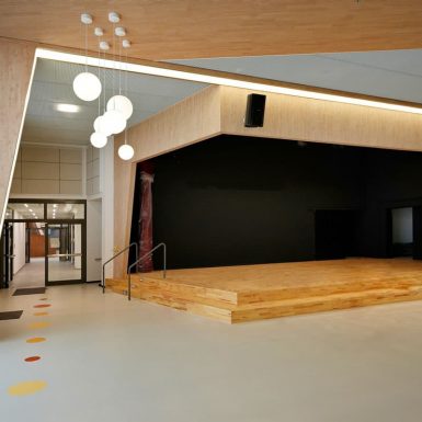 H+F Architekten Mehrzweckbereich im Neubau der Elementary School Grafenwöhr