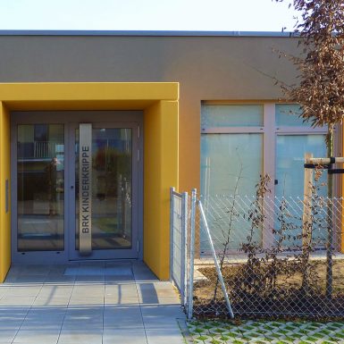 H+F Architekten Eingang Kinderkrippe Mäuseland vom BRK