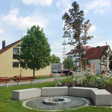 H+F Architekten Freianlagen mit Feuerstelle in Schirmitz